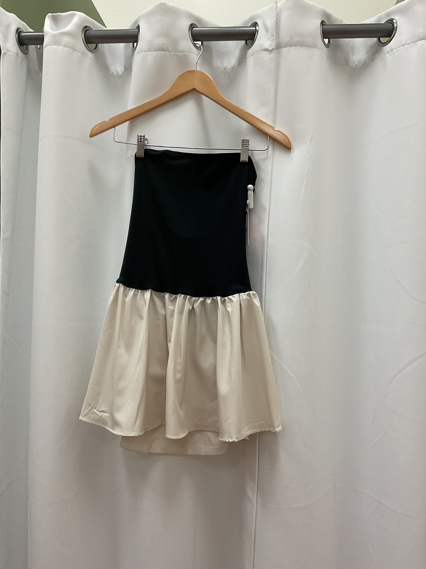 Black white short dress