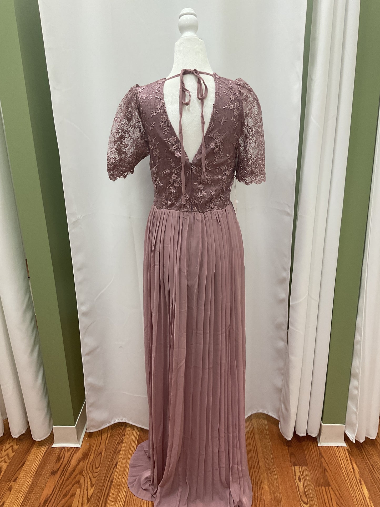 Light Pink Sleeved Design Dress