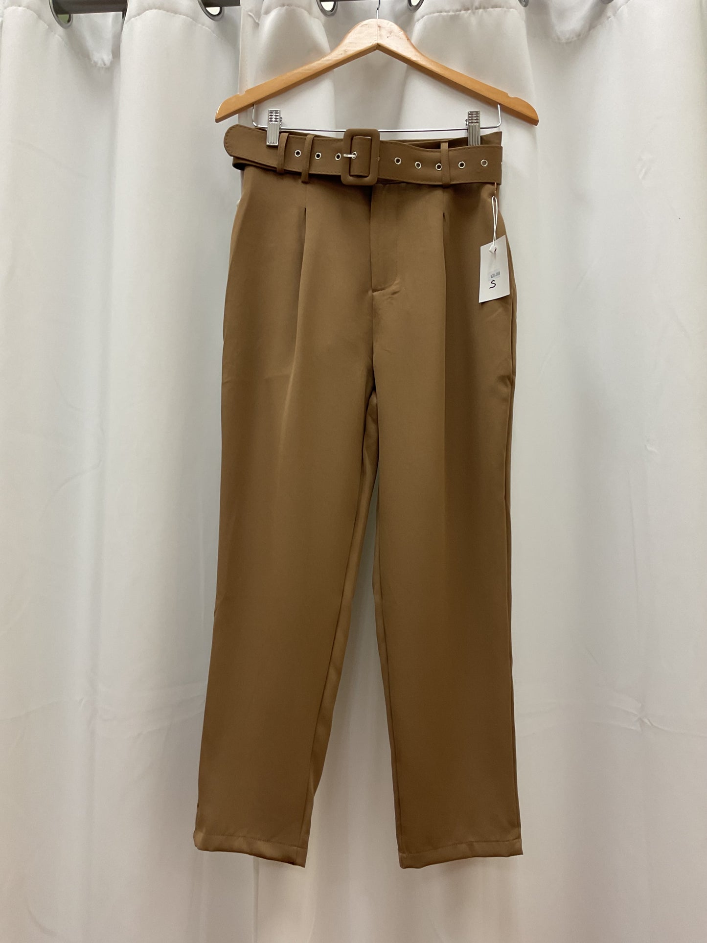 Beige pleated belt pants
