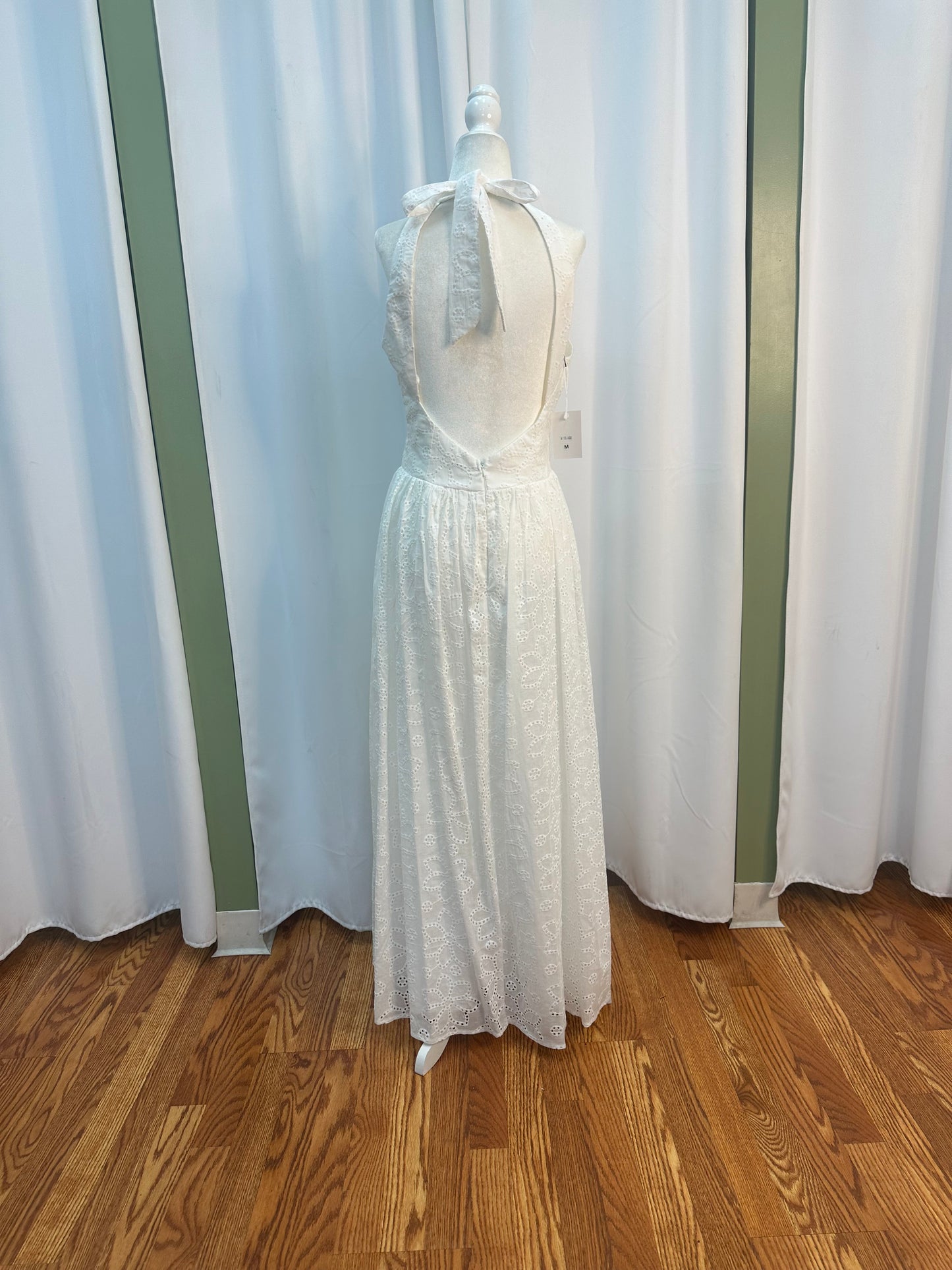 White detailed dress halter