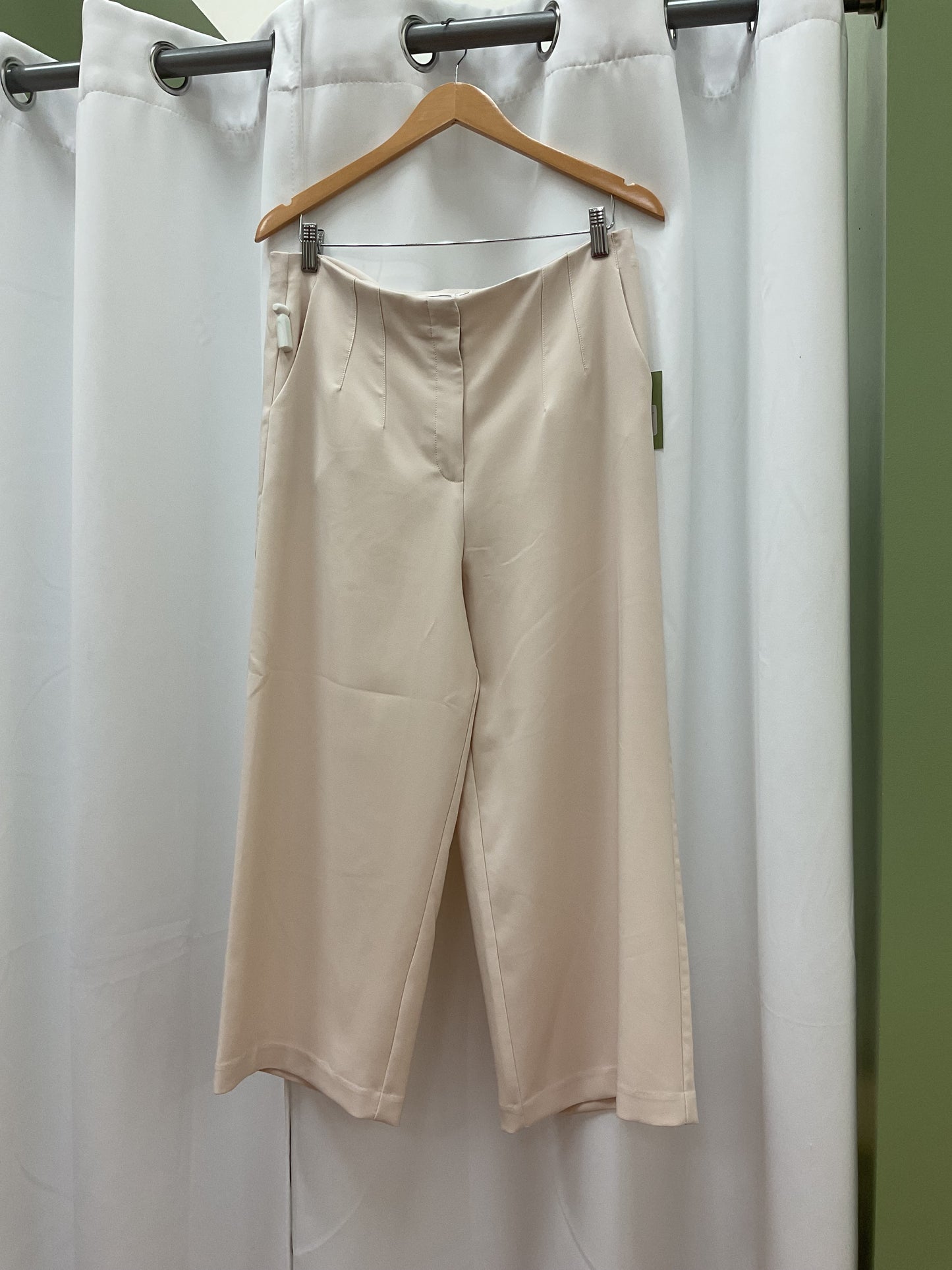 Beige short pant