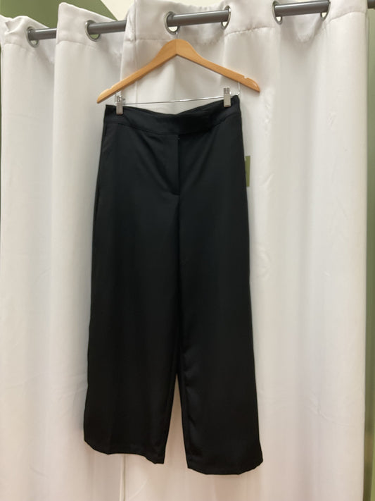 Short black pants