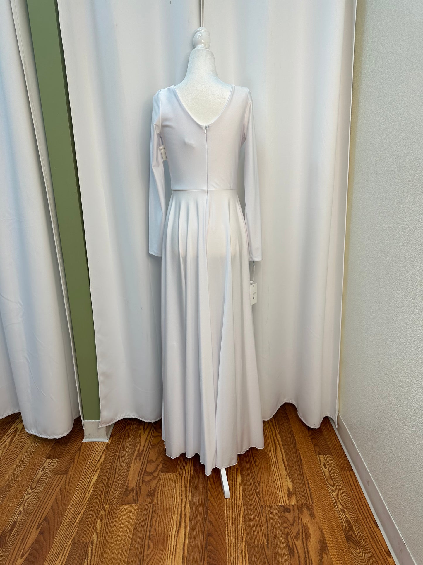white long sleeve dress