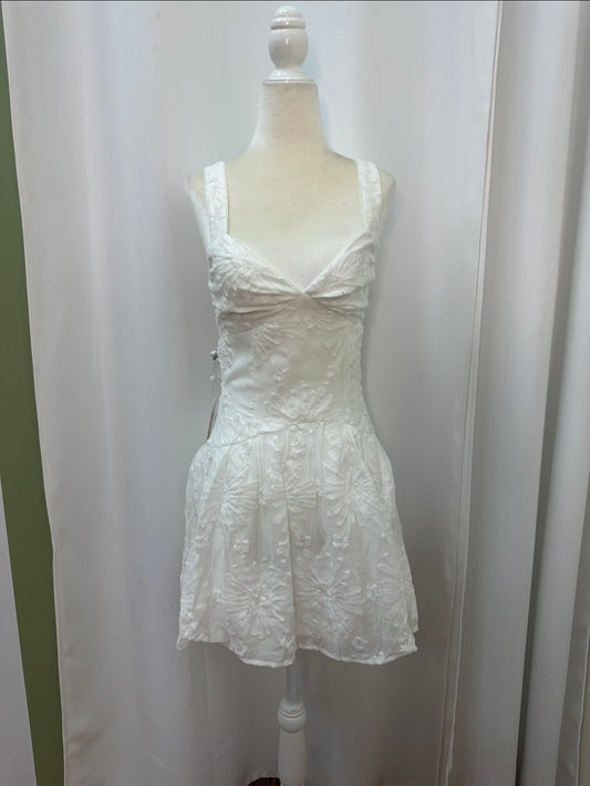 short white flower detailed dress