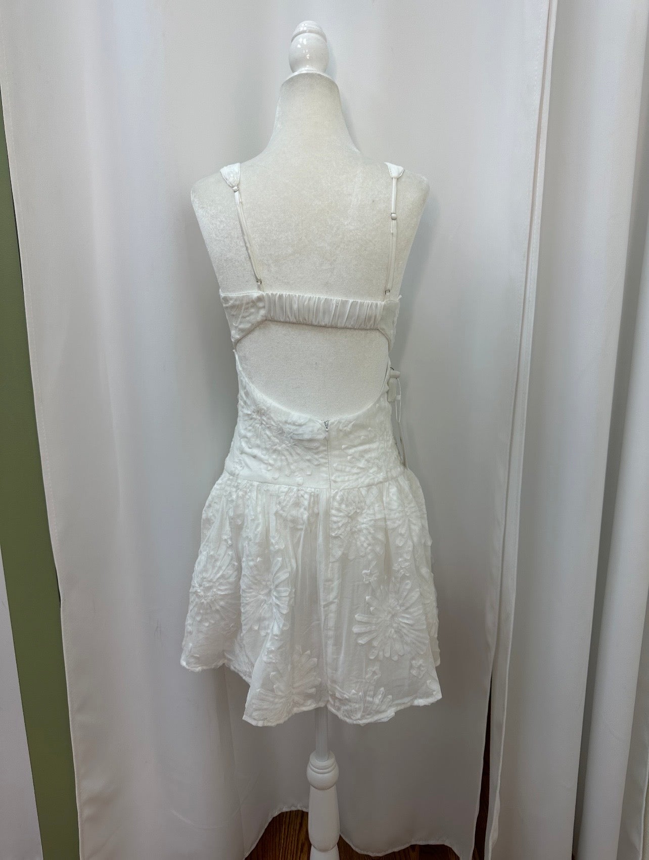short white flower detailed dress