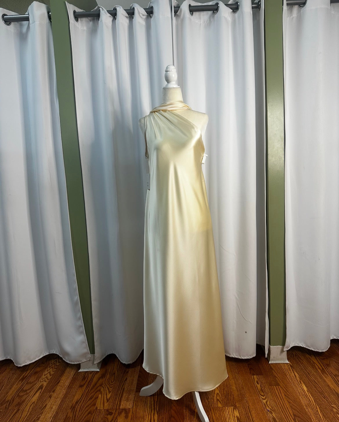 Satin yellow elegant flowy long dress.