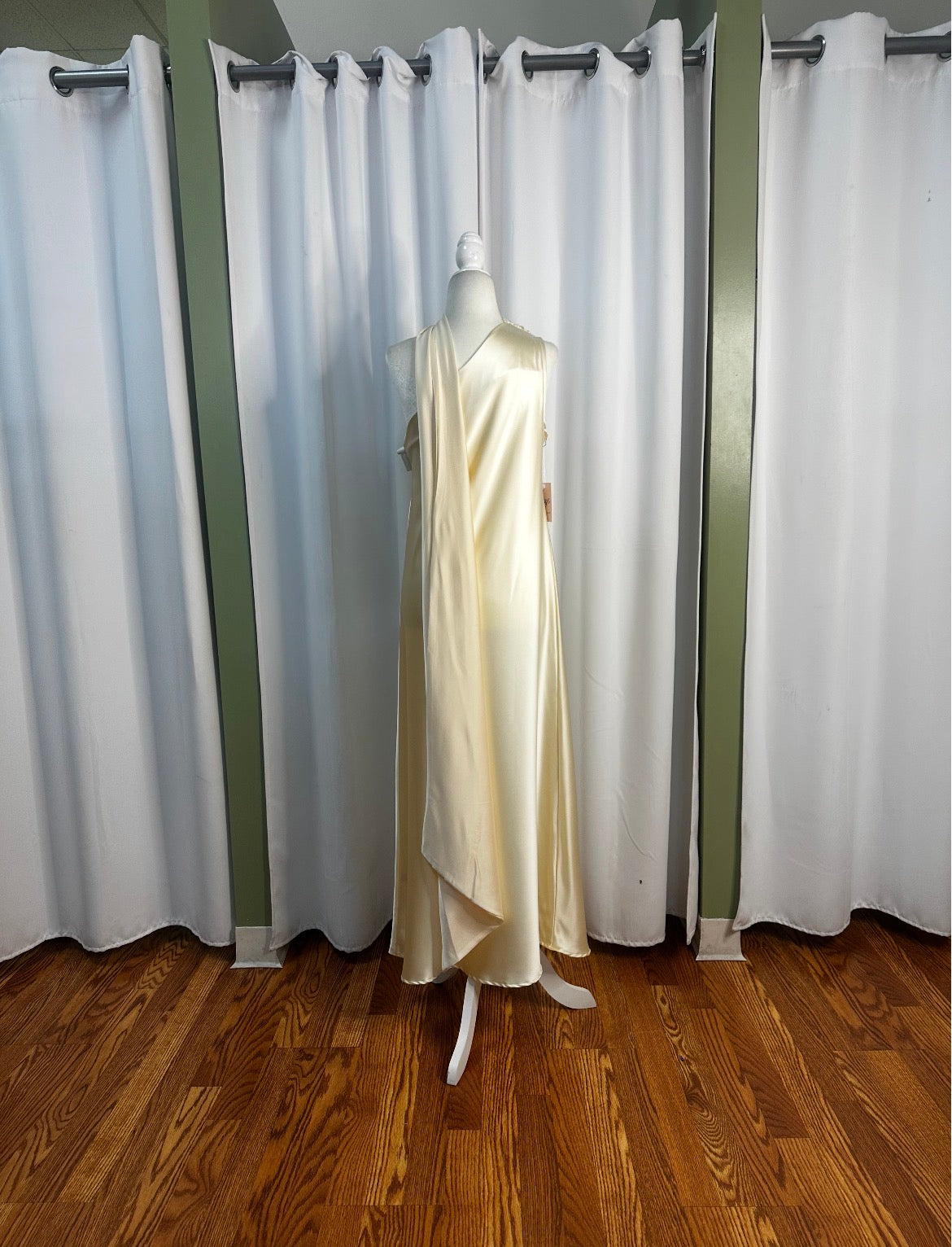 Satin yellow elegant flowy long dress.