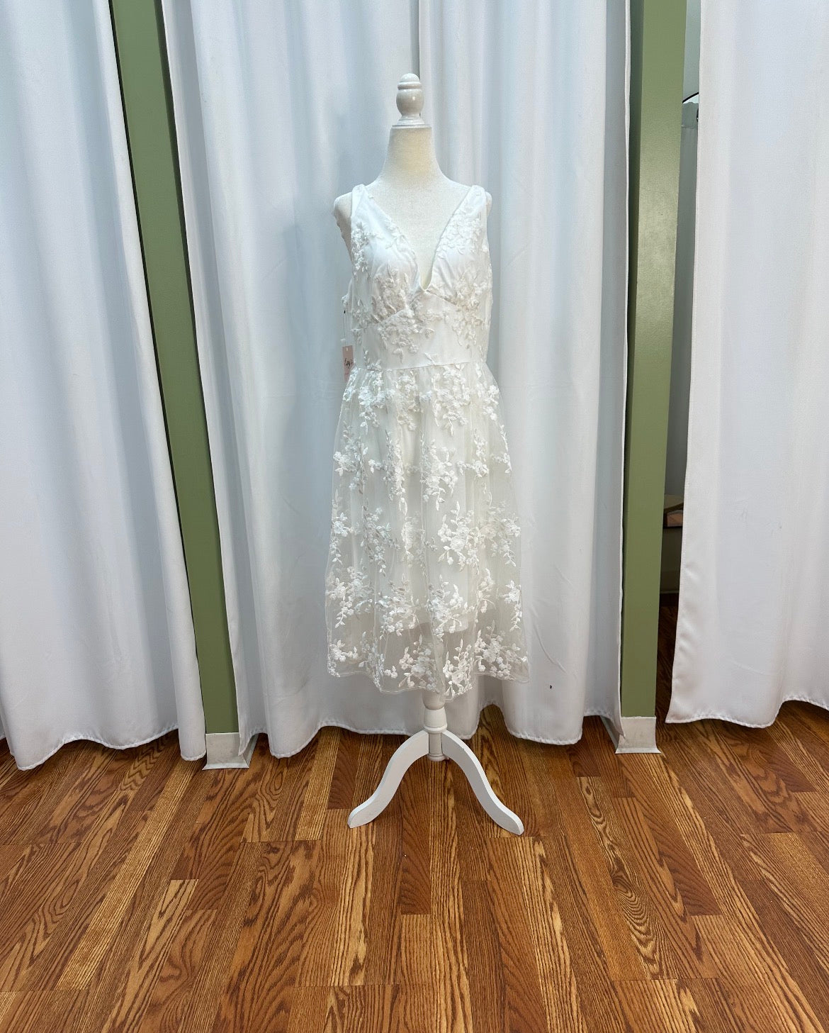 white short dress flower stamped flower mesh.
